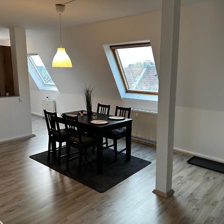 A&V Apartments Schoene Dachgeschoss Wohnung Apt Sterne Gelsenkirchen Buitenkant foto