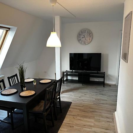 A&V Apartments Schoene Dachgeschoss Wohnung Apt Sterne Gelsenkirchen Buitenkant foto