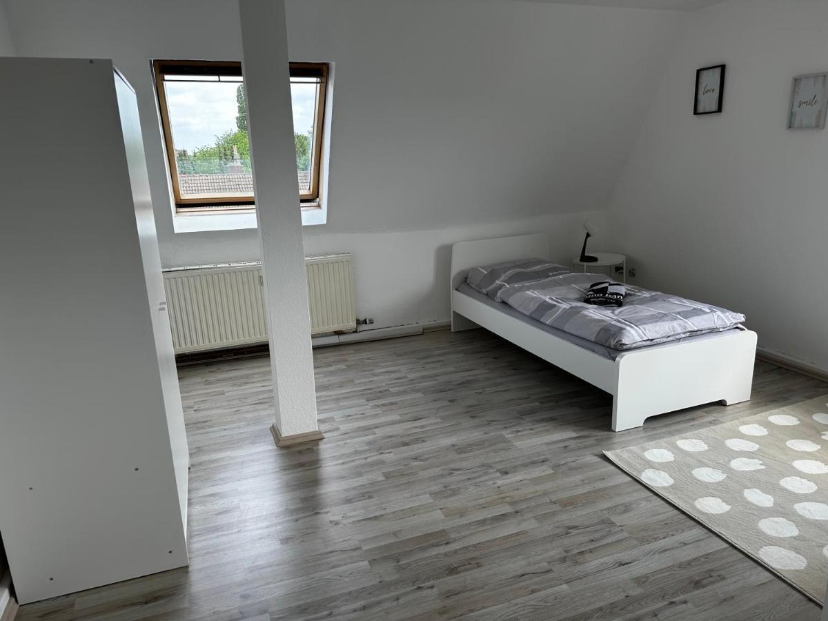 A&V Apartments Schoene Dachgeschoss Wohnung Apt Sterne Gelsenkirchen Buitenkant foto