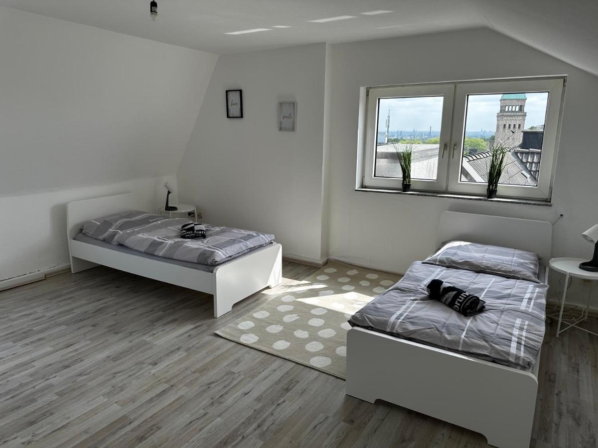 A&V Apartments Schoene Dachgeschoss Wohnung Apt Sterne Gelsenkirchen Buitenkant foto