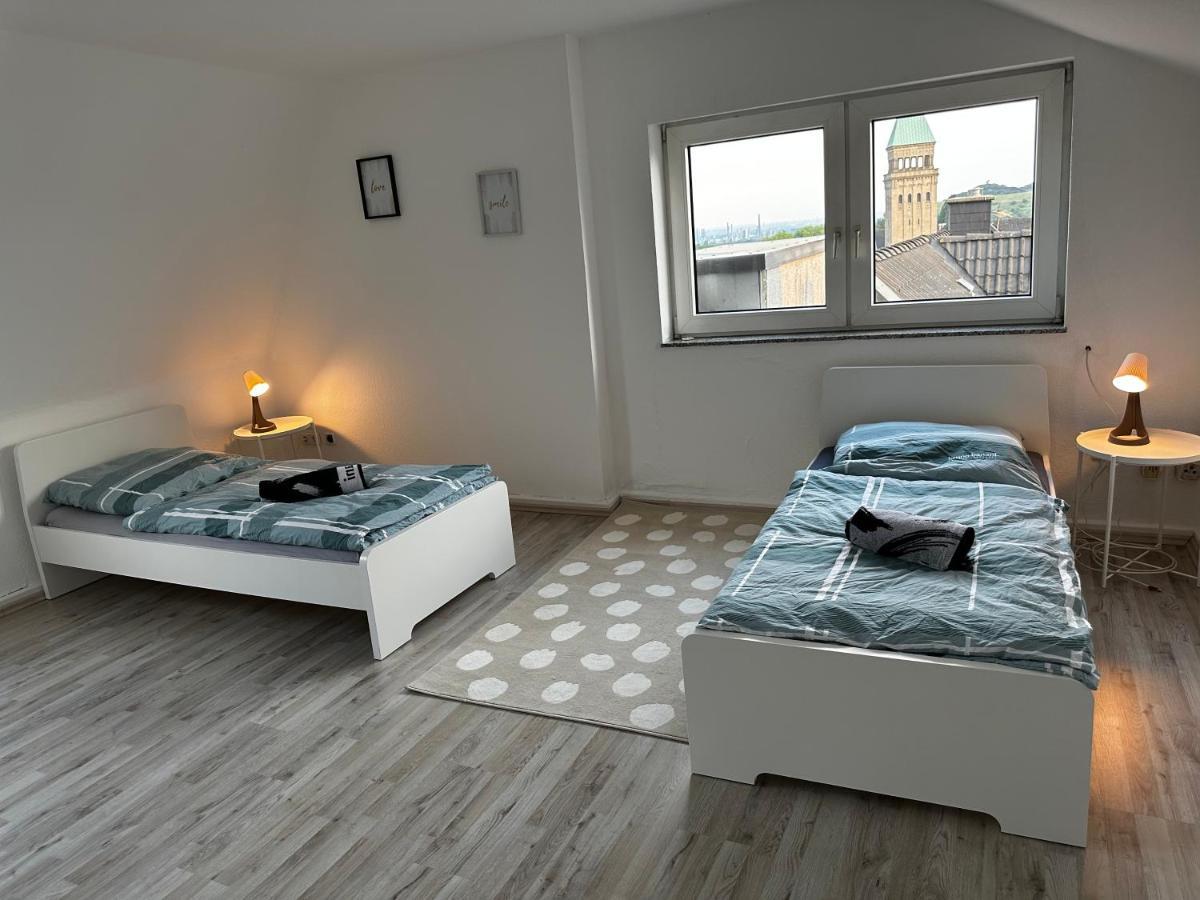 A&V Apartments Schoene Dachgeschoss Wohnung Apt Sterne Gelsenkirchen Buitenkant foto